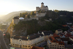 HOTEL ELIZABETH, Словакия. Вид сверху на отель и замок.